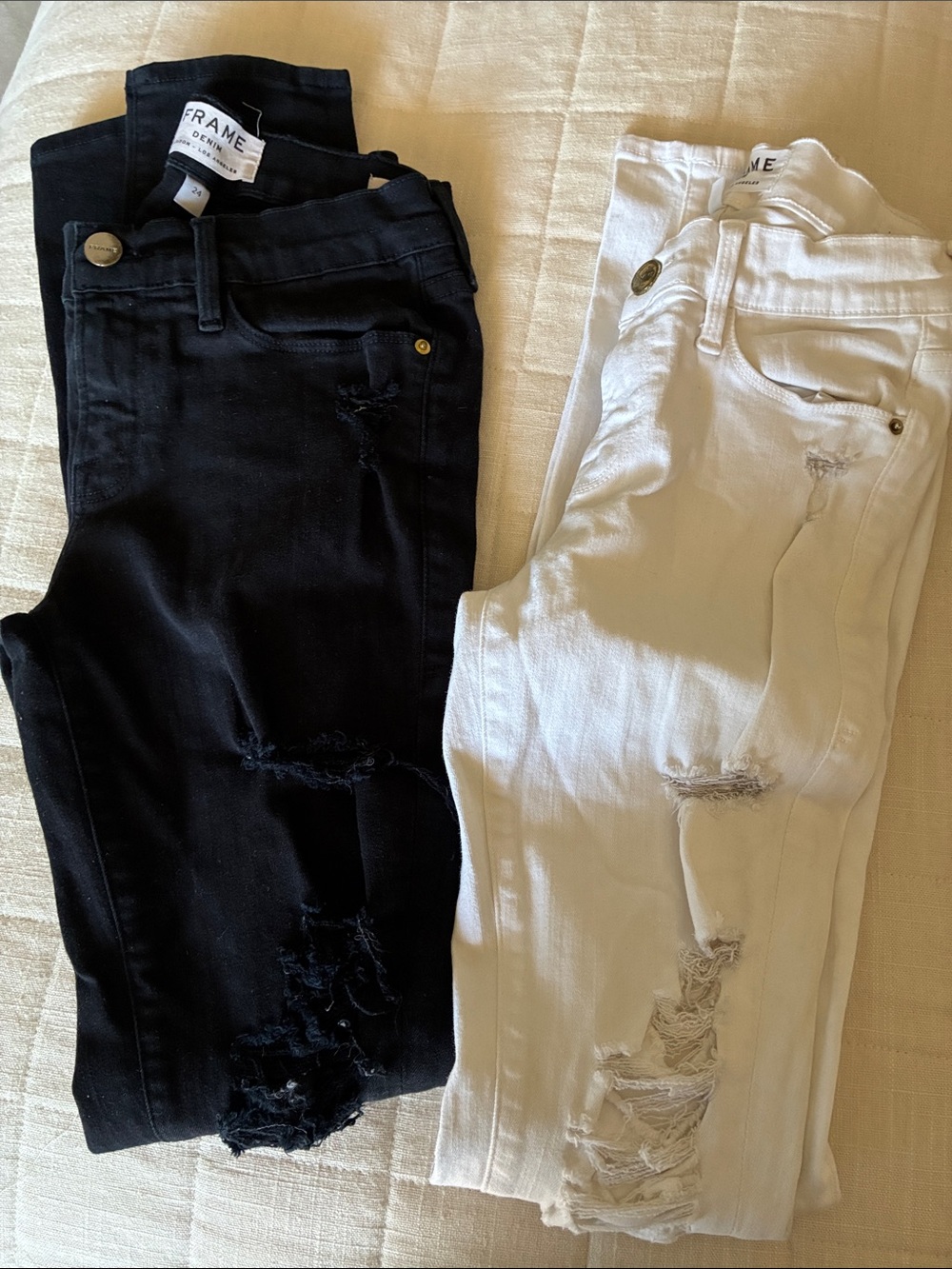 2 pairs of Frame “le Skinny De Jeanne “jeans
Size 24